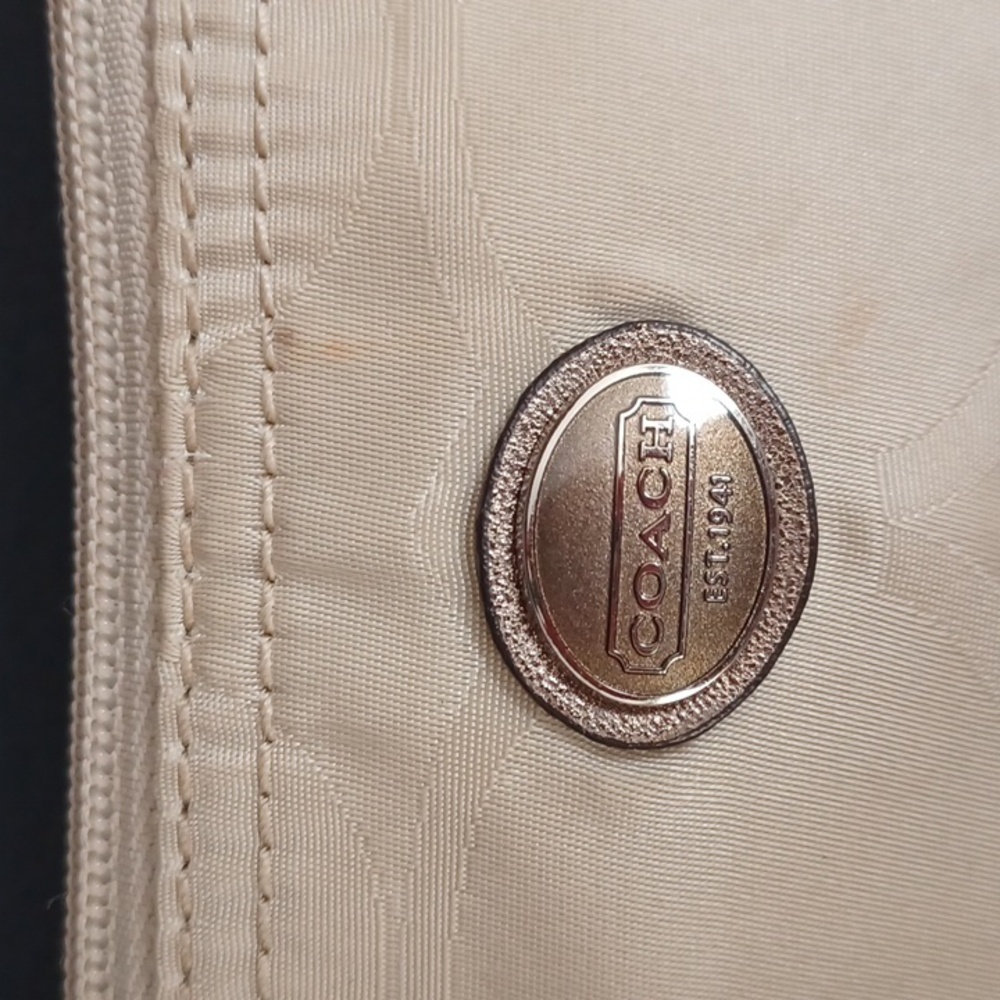 Coach Pouch - Picture 2 of 15